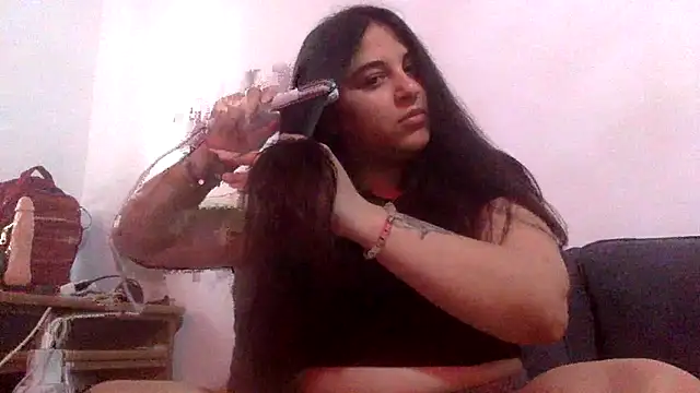 Snapshot of Veramaia chatting on May 19, 2026, 10:55 am Veramaia online show from May 19, 2026, 10:55 am