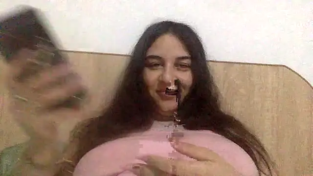 Snapshot of Veramaia chatting on May 16, 2026, 10:14 am Veramaia online show from May 16, 2026, 10:14 am