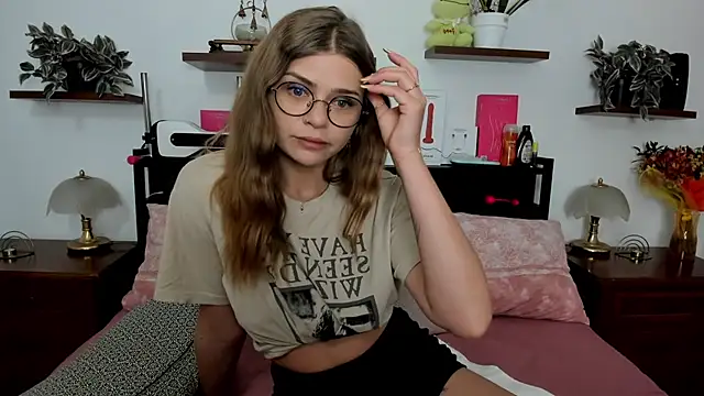 HaleyReedme online show from June 16, 2026, 6:57 am