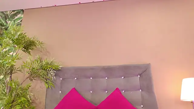 BetsyBennet  online show from November 27, 2025, 9:37 pm