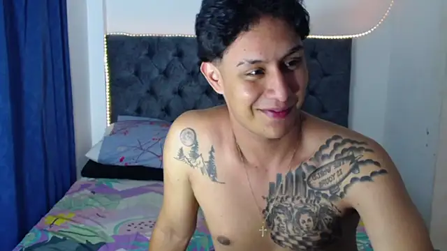 Snapshot of Stone_grey1_ chatting on October 19, 2025, 5:10 am Stone grey1 online show from October 19, 2025, 5:10 am