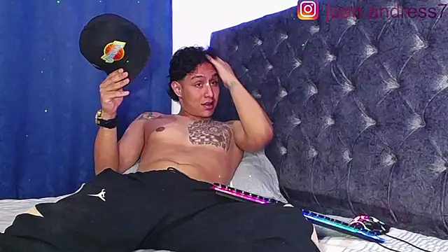 Snapshot of Stone_grey1_ chatting on November 25, 2025, 3:51 am Stone grey1 online show from November 25, 2025, 3:51 am