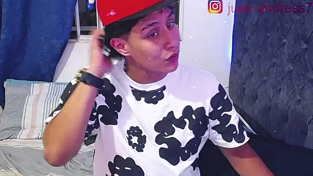 Snapshot of Stone_grey1_ chatting on November 27, 2025, 6:58 am Stone grey1 online show from November 27, 2025, 6:58 am