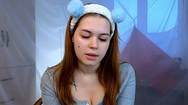LucilleGlover online show from September 28, 2025, 3:02 am
