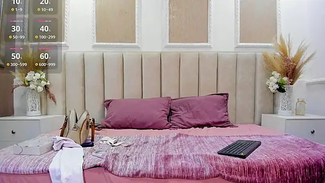 laura latinhot1 online show from October 15, 2025, 10:18 pm