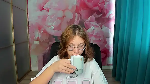 AngelinaLow online show from October 20, 2025, 11:22 am