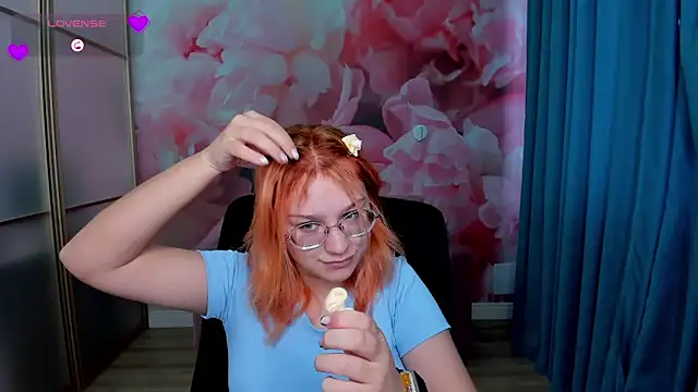 AngelinaLow online show from November 27, 2025, 12:27 pm