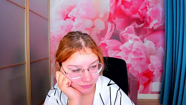 AngelinaLow online show from February 15, 2026, 6:36 am