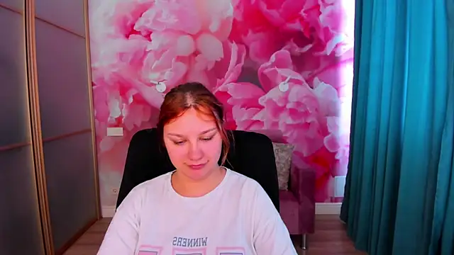 AngelinaLow online show from May 5, 2026, 11:24 am