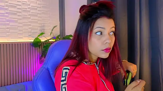 Snapshot of TiffanyWalk chatting on November 13, 2025, 11:03 am TiffanyWalk online show from November 13, 2025, 11:03 am