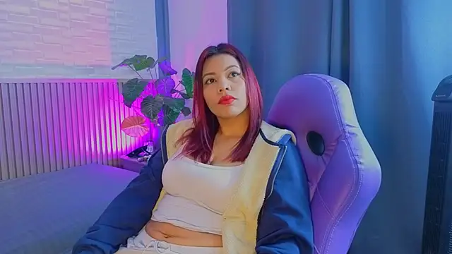 Snapshot of TiffanyWalk chatting on February 24, 2026, 1:45 pm TiffanyWalk online show from February 24, 2026, 1:45 pm