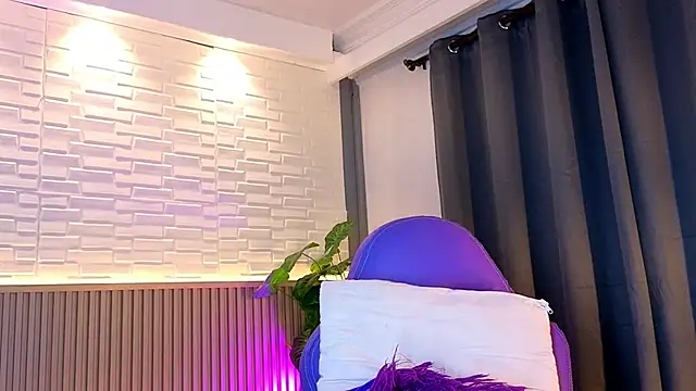 Snapshot of TiffanyWalk chatting on October 24, 2025, 11:20 am TiffanyWalk online show from October 24, 2025, 11:20 am