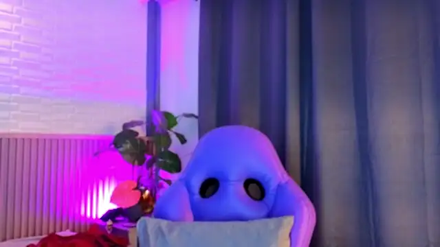 Snapshot of TiffanyWalk chatting on January 7, 2026, 11:37 am TiffanyWalk online show from January 7, 2026, 11:37 am