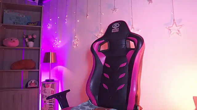 Snapshot of Madison_Mayer chatting on November 15, 2025, 2:21 pm Madison Mayer online show from November 15, 2025, 2:21 pm