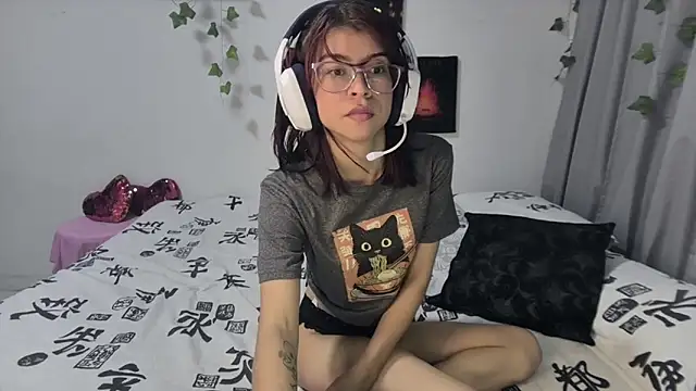 Snapshot of sarah_sm chatting on June 3, 2026, 8:24 pm sarah sm online show from June 3, 2026, 8:24 pm