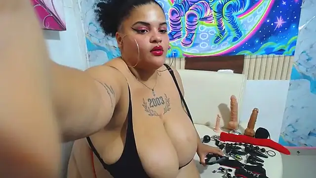 latina bigboos25 online show from October 15, 2025, 4:22 am