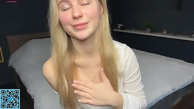 RadiantBliss online show from November 10, 2025, 7:13 am