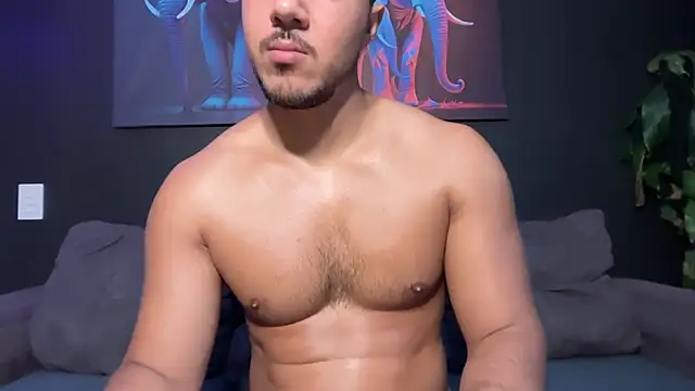 Snapshot of highlatin_guysoficial chatting on August 6, 2026, 11:05 am highlatin guysoficial online show from August 6, 2026, 11:05 am