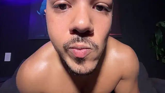 Snapshot of highlatin_guysoficial chatting on August 2, 2026, 9:40 am highlatin guysoficial online show from August 2, 2026, 9:40 am
