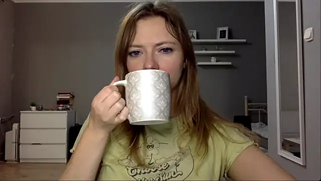 Snapshot of MillieShow chatting on November 6, 2025, 10:36 pm MillieShow online show from November 6, 2025, 10:36 pm