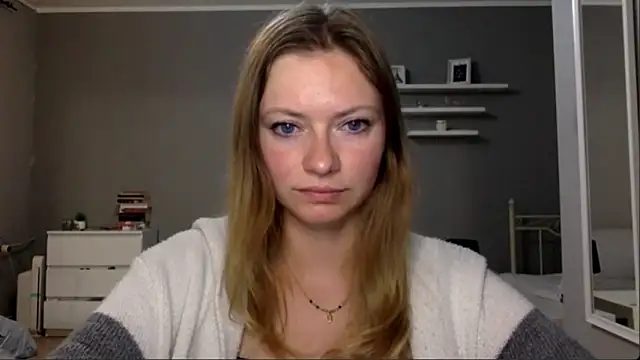 Snapshot of MillieShow chatting on December 17, 2025, 10:15 pm MillieShow online show from December 17, 2025, 10:15 pm