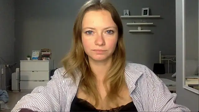 Snapshot of MillieShow chatting on December 22, 2025, 10:54 pm MillieShow online show from December 22, 2025, 10:54 pm