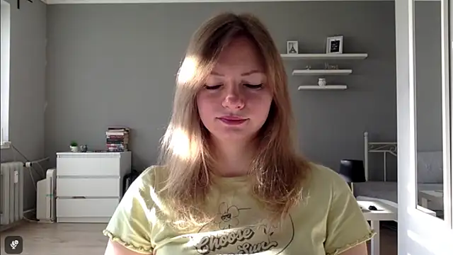 Snapshot of MillieShow chatting on November 7, 2025, 11:15 am MillieShow online show from November 7, 2025, 11:15 am