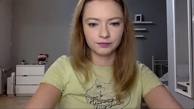 Snapshot of MillieShow chatting on October 8, 2025, 8:42 pm MillieShow online show from October 8, 2025, 8:42 pm