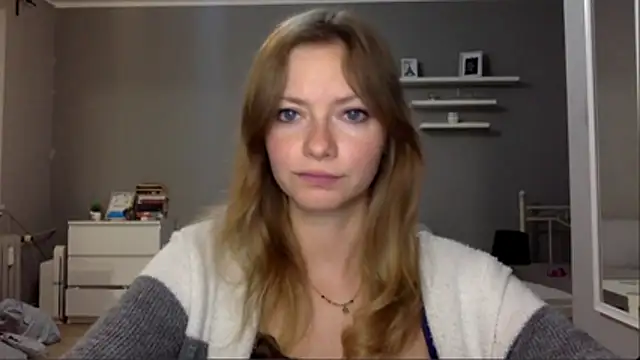 Snapshot of MillieShow chatting on December 18, 2025, 10:13 pm MillieShow online show from December 18, 2025, 10:13 pm