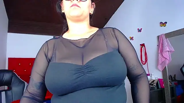 Snapshot of kriss_sweetboobs10 chatting on November 13, 2025, 12:31 pm kriss sweetboobs10 online show from November 13, 2025, 12:31 pm