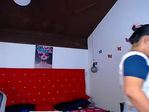 Snapshot of kriss_sweetboobs10 chatting on November 29, 2025, 12:05 pm kriss sweetboobs10 online show from November 29, 2025, 12:05 pm