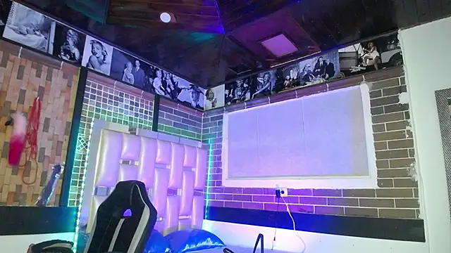 kriss sweetboobs10 online show from April 22, 2026, 12:34 pm