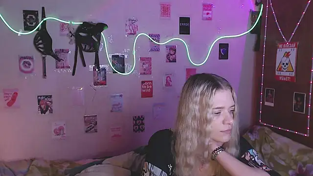 Snapshot of Your_Horny_Friends chatting on October 14, 2025, 2:39 pm Your Horny Friends online show from October 14, 2025, 2:39 pm