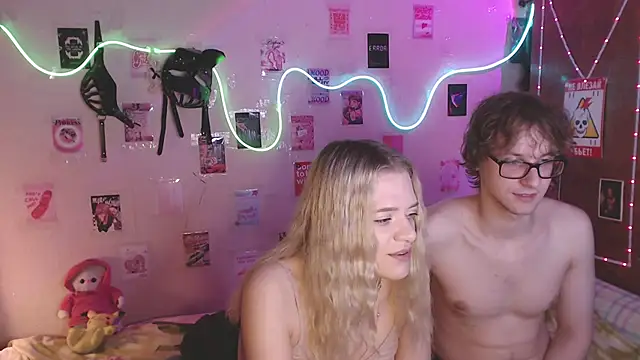 Snapshot of Your_Horny_Friends chatting on October 15, 2025, 2:47 pm Your Horny Friends online show from October 15, 2025, 2:47 pm