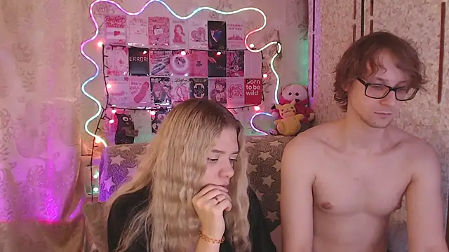 Snapshot of Your_Horny_Friends chatting on November 17, 2025, 9:02 am Your Horny Friends online show from November 17, 2025, 9:02 am