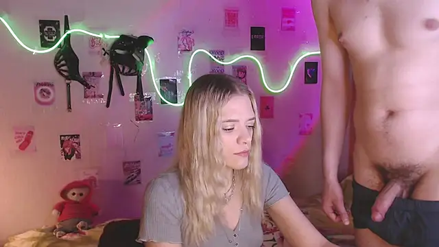 Snapshot of Your_Horny_Friends chatting on October 16, 2025, 12:13 pm Your Horny Friends online show from October 16, 2025, 12:13 pm