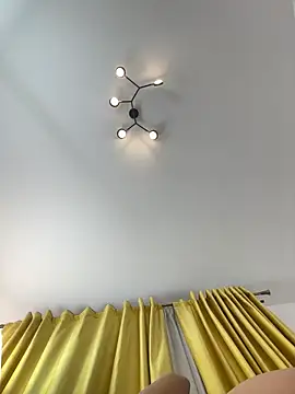 Snapshot of CelineReys chatting on October 22, 2025, 5:01 pm CelineReys online show from October 22, 2025, 5:01 pm