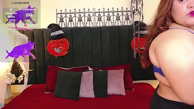 Snapshot of ailyn_maury chatting on November 4, 2025, 1:42 am ailyn maury online show from November 4, 2025, 1:42 am