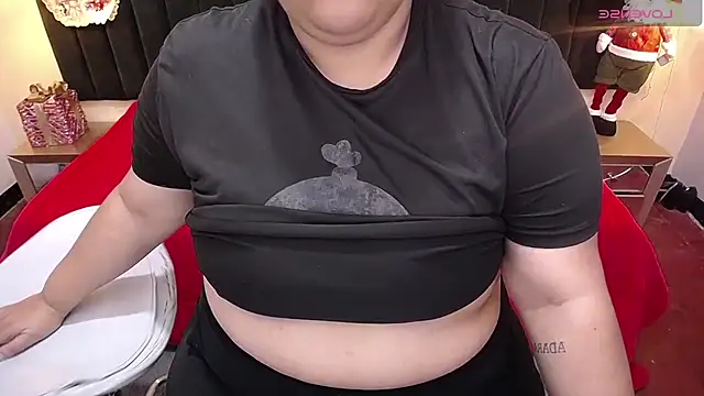 Snapshot of ailyn_maury chatting on December 3, 2025, 1:17 am ailyn maury online show from December 3, 2025, 1:17 am