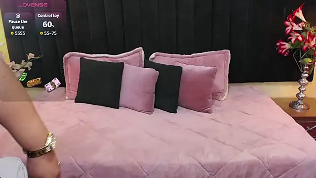 Snapshot of ailyn_maury chatting on October 24, 2025, 1:26 am ailyn maury online show from October 24, 2025, 1:26 am