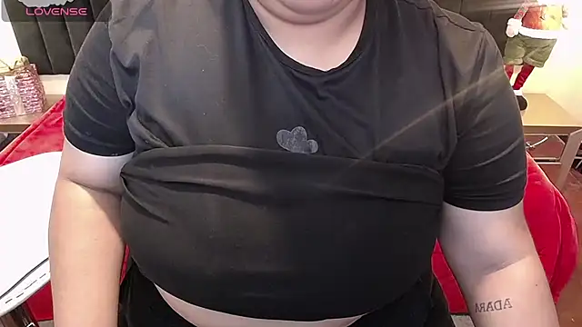 Snapshot of ailyn_maury chatting on December 2, 2025, 1:28 am ailyn maury online show from December 2, 2025, 1:28 am