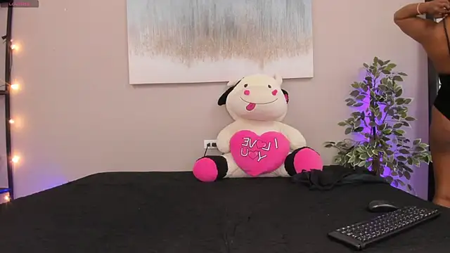 Snapshot of SammyDesire_10 chatting on November 10, 2025, 8:25 pm SammyDesire 10 online show from November 10, 2025, 8:25 pm