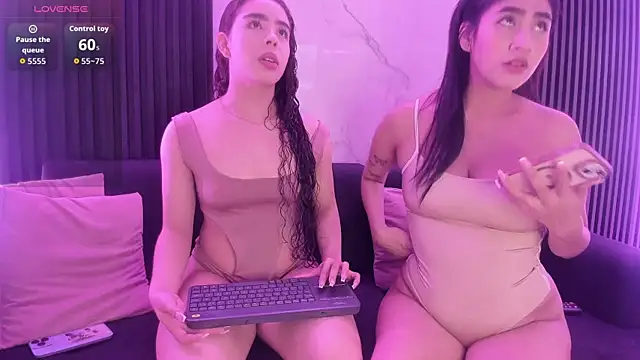 Snapshot of MiaScott5 chatting on November 20, 2025, 3:40 am MiaScott5 online show from November 20, 2025, 3:40 am