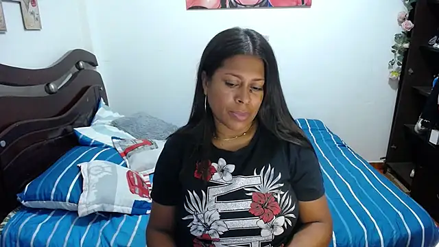 Tu-Reina online show from November 13, 2025, 1:31 am