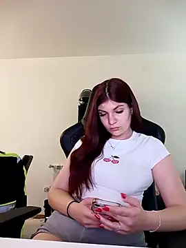 MeCherryy online show from April 27, 2026, 12:36 pm