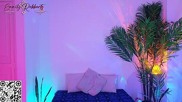 Snapshot of Emmi_Roberts chatting on August 4, 2026, 9:30 pm Emmi Roberts online show from August 4, 2026, 9:30 pm
