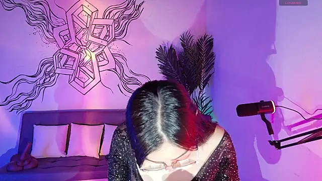 Emmi Roberts online show from June 23, 2026, 12:52 am