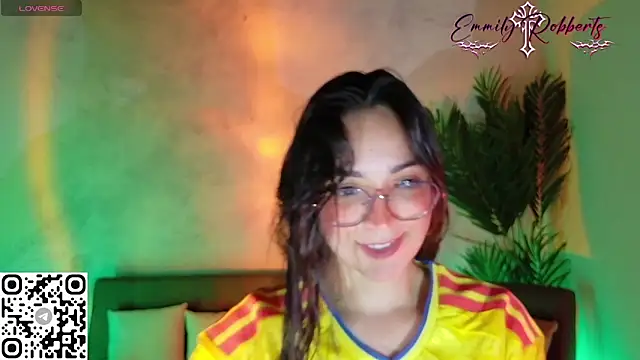 Snapshot of Emmi_Roberts chatting on June 28, 2026, 12:39 am Emmi Roberts online show from June 28, 2026, 12:39 am