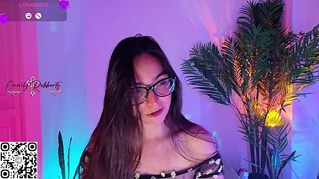 Snapshot of Emmi_Roberts chatting on August 1, 2026, 8:29 pm Emmi Roberts online show from August 1, 2026, 8:29 pm