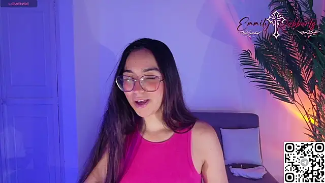 Snapshot of Emmi_Roberts chatting on July 5, 2026, 10:49 pm Emmi Roberts online show from July 5, 2026, 10:49 pm